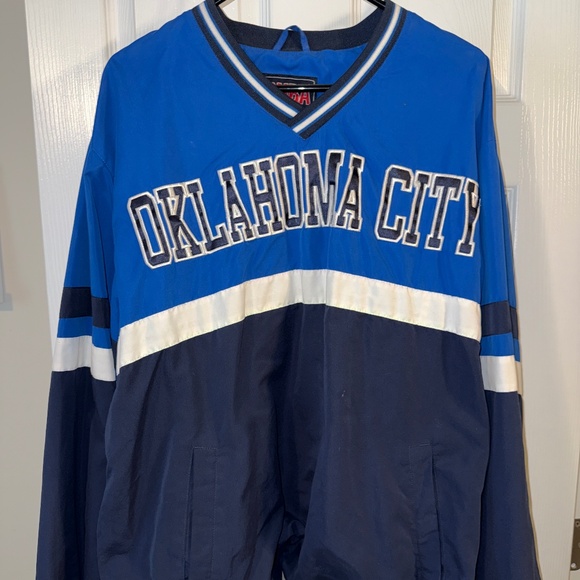 OFFICIAL NBA OKLAHOMA CITY THUNDER PULL OVER - Picture 1 of 3